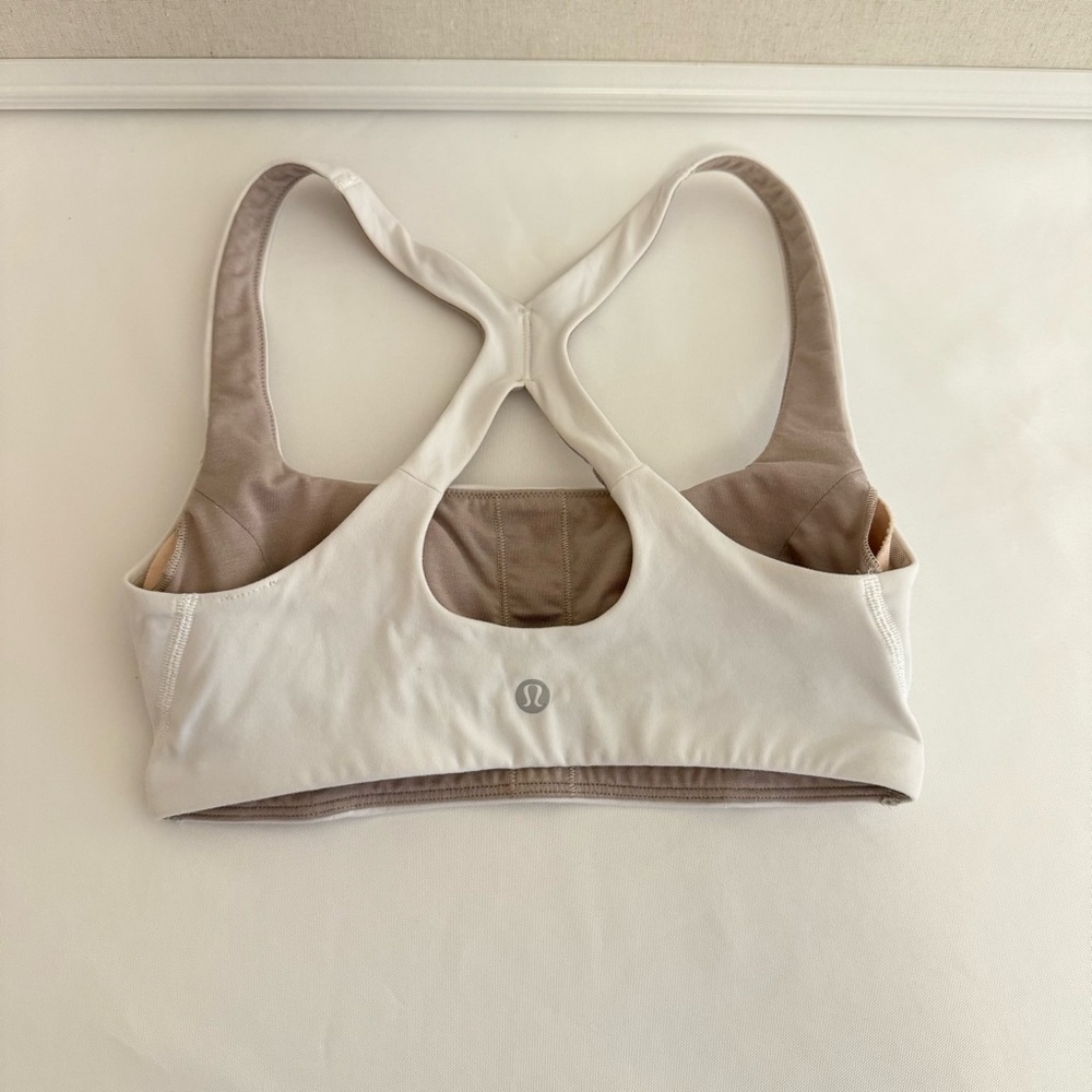 Lululemon SmoothCover Yoga Bra *Light
Support, B/C Cup White Sports Bra - Picture 9 of 10
